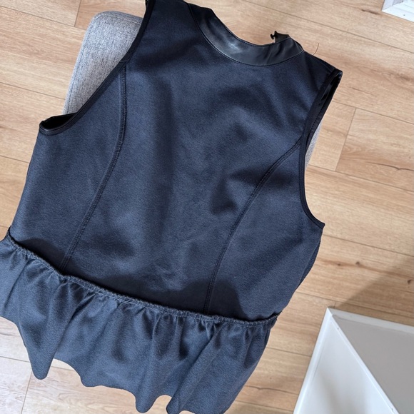 Black Sleeveless Peplum Top - Picture 7 of 10